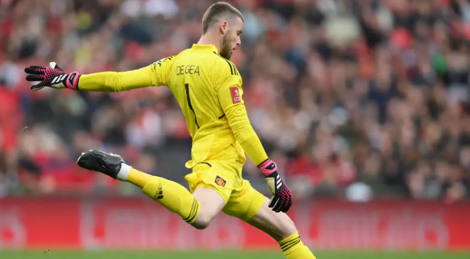  曼联客场负于西汉姆，滕哈赫变阵遇挫  